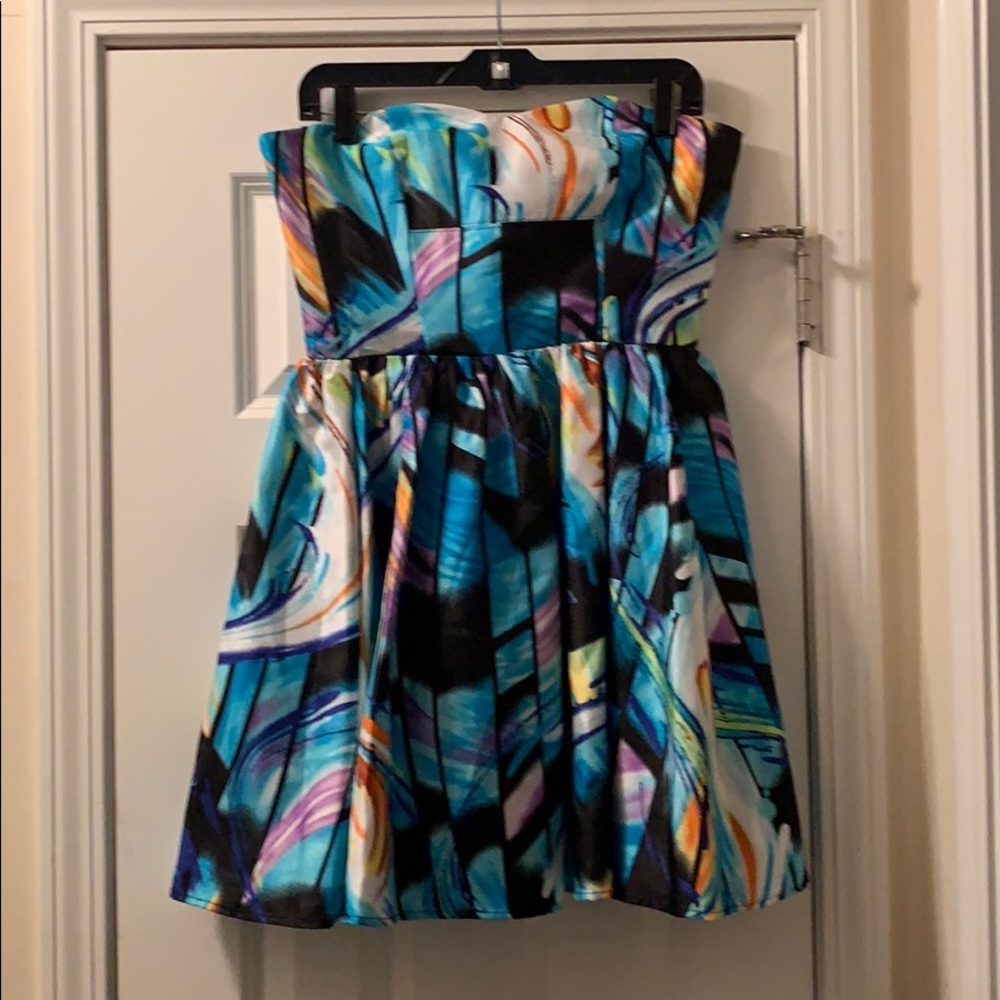 Dress - Picture 4 of 4
